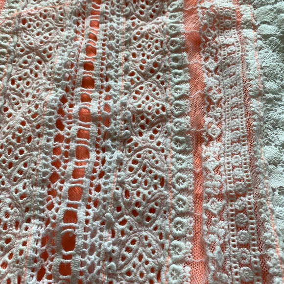 Lacey Peblum Top - Picture 2 of 3